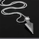 Colar Masculino de Estilo Hip Hop e Rock - Pingente de Flecha Triangular Personalizado em Aço Inoxidável