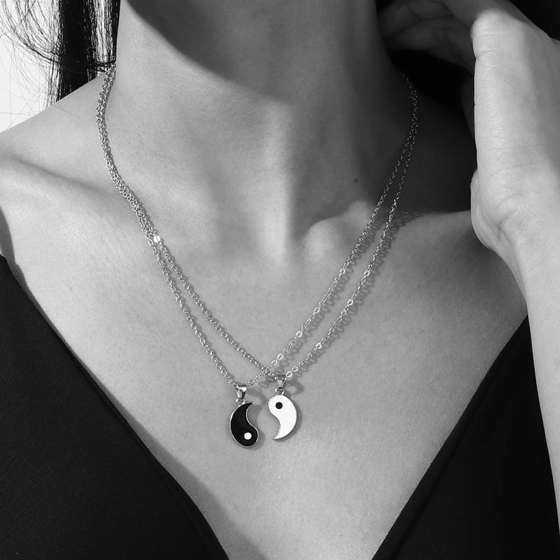 Conjunto de Colares Tai Chi Yin Yang com Oito Trigramas - Colar para Casal com Corrente de Cor Prata