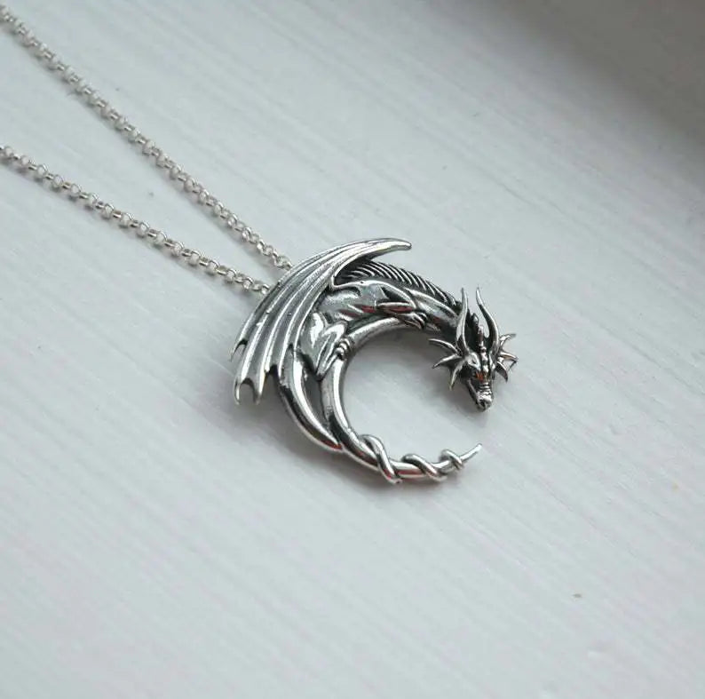 Colar Dragão Voador - Pingente de Dragão Vintage - Joia Personalizada e Elegante