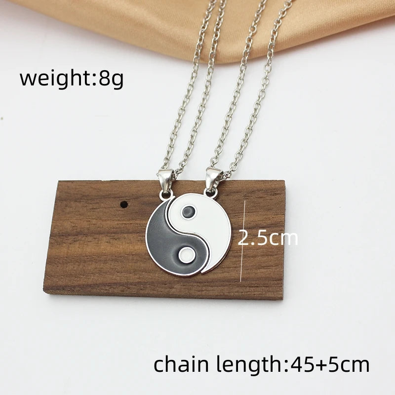 Conjunto de Colares Tai Chi Yin Yang com Oito Trigramas - Colar para Casal com Corrente de Cor Prata